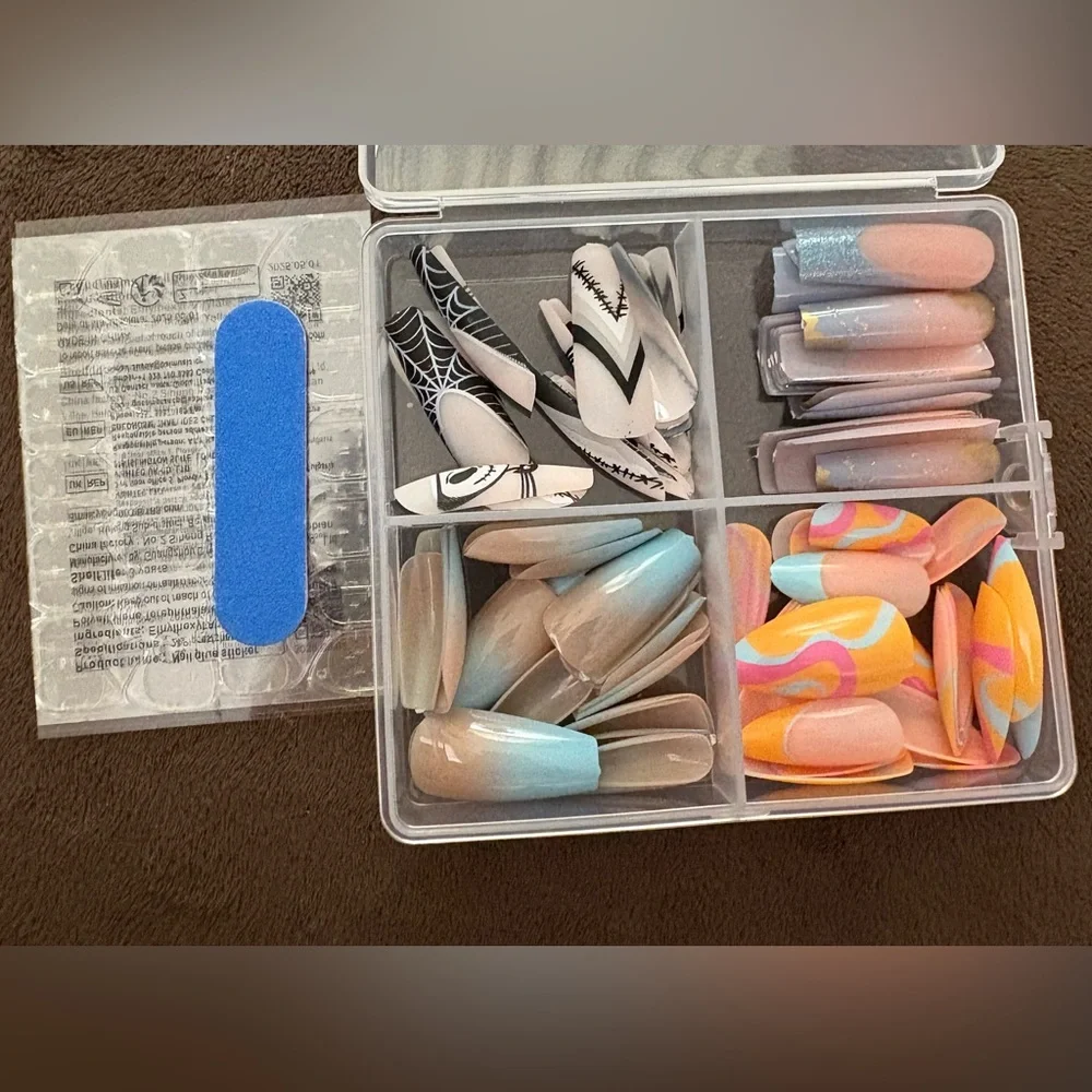 🆕96 Piece Assorted Colorful Press On Nail Art.